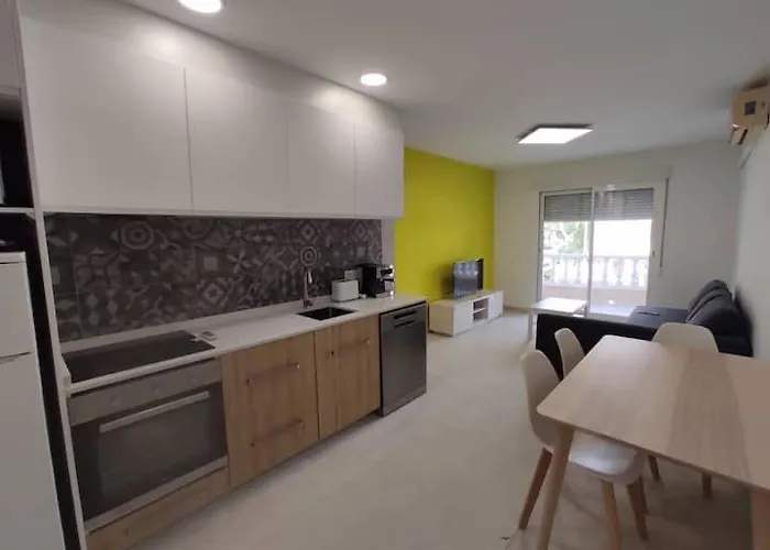 Acogedor Apartamento A 100 Mtr De La Playa, 1 Dormitorio Y Salon Con Sofa Cama